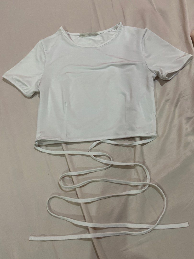 Terranova White Crop Top XS (Category: Sleeveless) located in Manila. Submitted by 123declutter5 (Listing ID 1404133257, Image 1). Description: Got this for ₱500 Selling for ₱180 Rfs: declutter mod: lalamove, jnt mop: gcash, bpi.