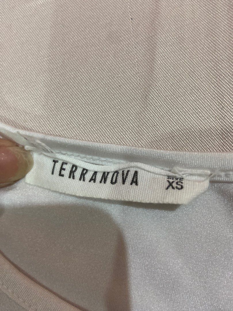 Terranova White Crop Top XS (Category: Sleeveless) located in Manila. Submitted by 123declutter5 (Listing ID 1404133257, Image 2). Description: Got this for ₱500 Selling for ₱180 Rfs: declutter mod: lalamove, jnt mop: gcash, bpi.