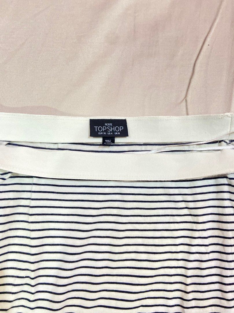 Topshop Petite Striped Off-Shoulder Top (Category: Blouses) located in Manila. Submitted by 123declutter5 (Listing ID 1404131744, Image 2). Description: Bought this from Topshop for ₱1000 Selling for ₱400 Rfs: Decluttering mod: lalamove, jnt mop: gcash, bpi.