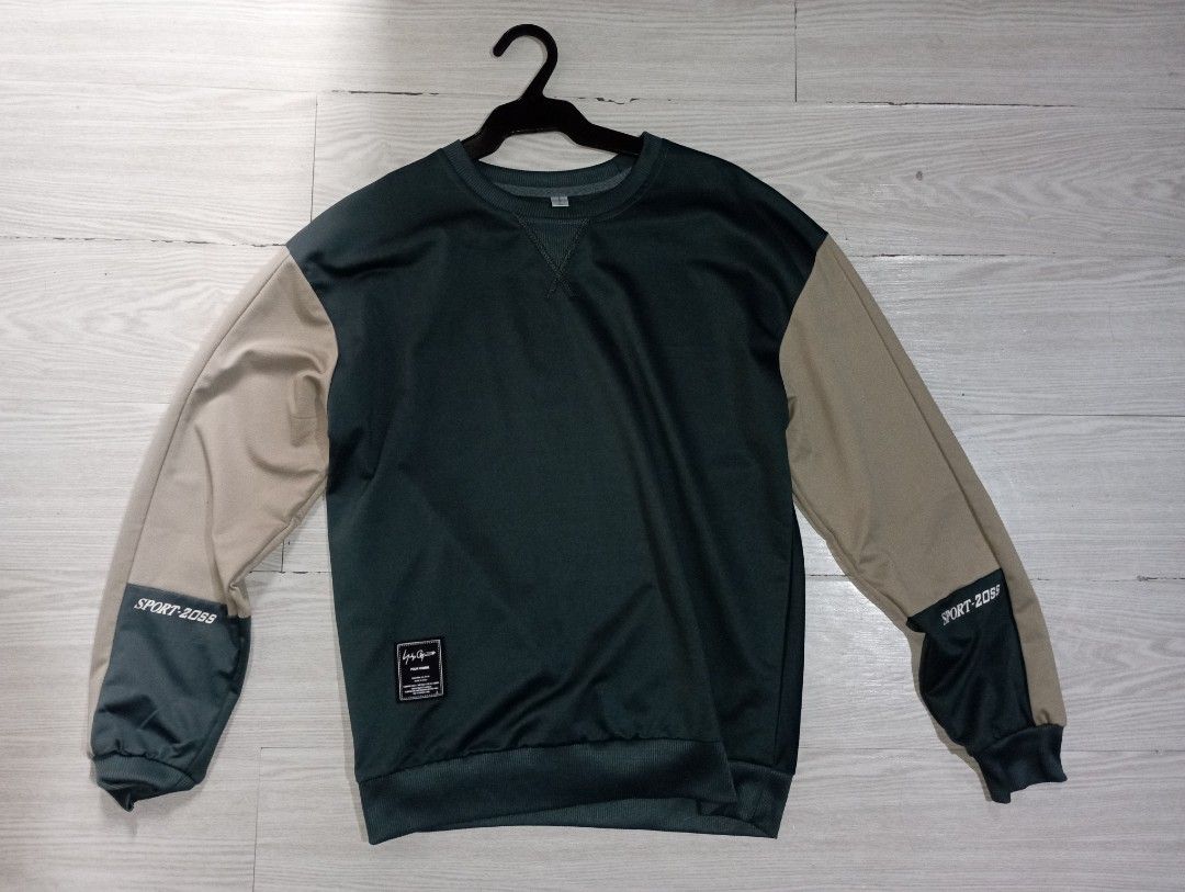 Unisex Long Sleeves (Grey) (Category: Tshirts & Polo Shirts ) located in Mandaluyong City. Submitted by jerjerjernix (Listing ID 1404052854, Image 1). Description: FOR SALE! Unisex Long Sleeves (Grey) Size: L Length - 67cm Width - 104cm Location: Mandaluyong Shipping via Lalamove or J&T.