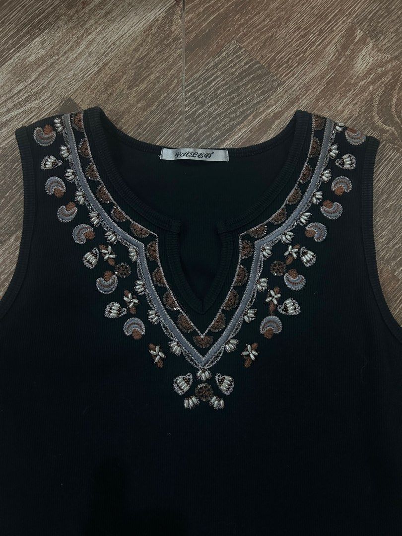 Vintage Beaded Ribbed Sando Sleeveless Top (Category: Tshirts & Polo Shirts ) located in Quezon City. Submitted by theukayera (Listing ID 1404128091, Image 2). Description: Complete beads, thick and quality fabric (unlike sa fast fashion brands!) Unisex Laid flat measurements: Length: 23” Shoulder to pit: 8.5” Pit to pit: 18.5”-20” On hand and ready to ship!.