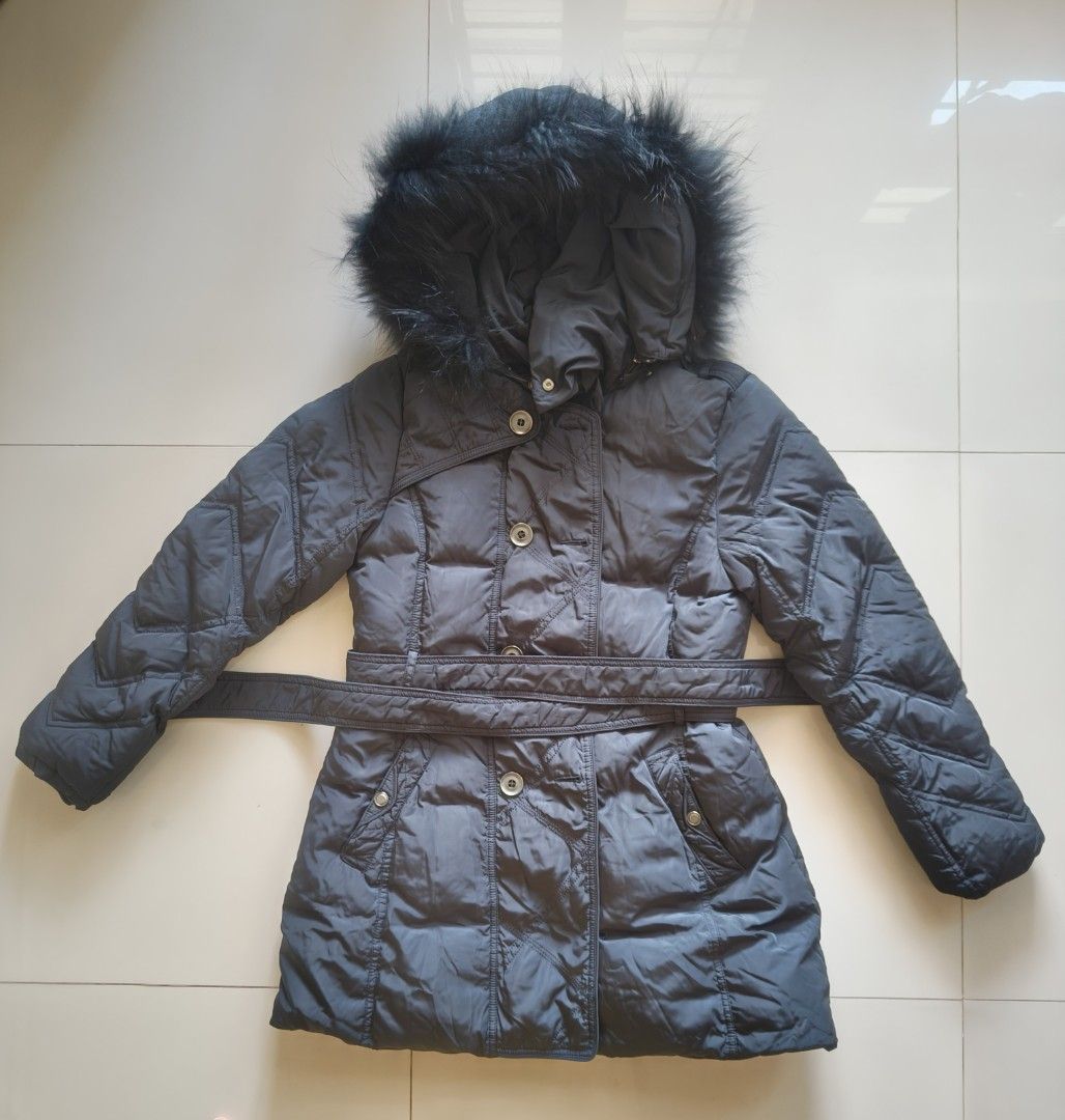 Winter Jacket (Category: Coats, Jackets and Outerwear) located in Singapore. Submitted by scentless (Listing ID 1404032003, Image 1). Description: Great condition and suitable for winter Length: 77cm Shoulder area: 44cm.