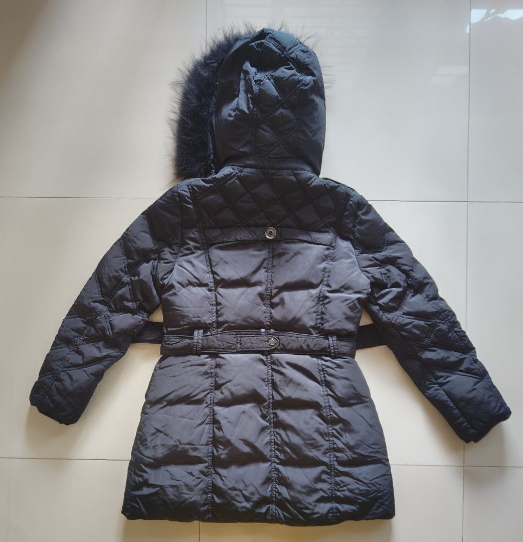 Winter Jacket (Category: Coats, Jackets and Outerwear) located in Singapore. Submitted by scentless (Listing ID 1404032003, Image 2). Description: Great condition and suitable for winter Length: 77cm Shoulder area: 44cm.