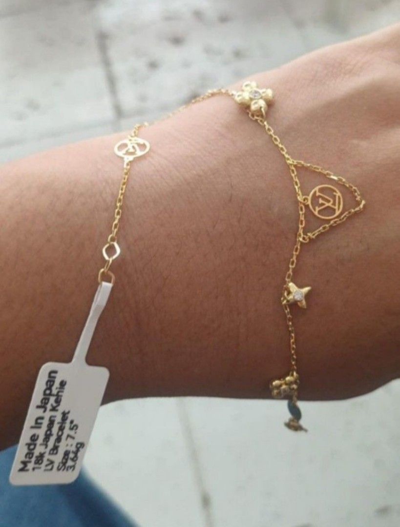 18k Japan Gold Earring &Bracelet (Category: Earrings) located in Labo. Submitted by uzzing_14 (Listing ID 1404188750, Image 3). Description: 18k Japan Gold 7,700 per grm all onhand ready to ship sf - COP via LBC.
