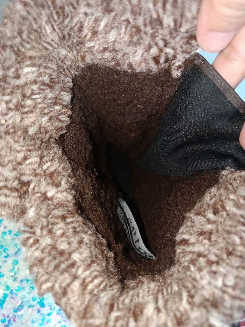 💦 TOTES All Weather Boots (Category: Boots) located in Baguio. Submitted by u.shop.php (Listing ID 1404277852, Image 3). Description: 💦 TOTES All Weather Boots Dark Brown Leather Faux fur Warm and Cozy 6M on tag 🤩NEW! nEw! neW! *NO box included Original Price 62usd (₱3500) ✅₱1,899.