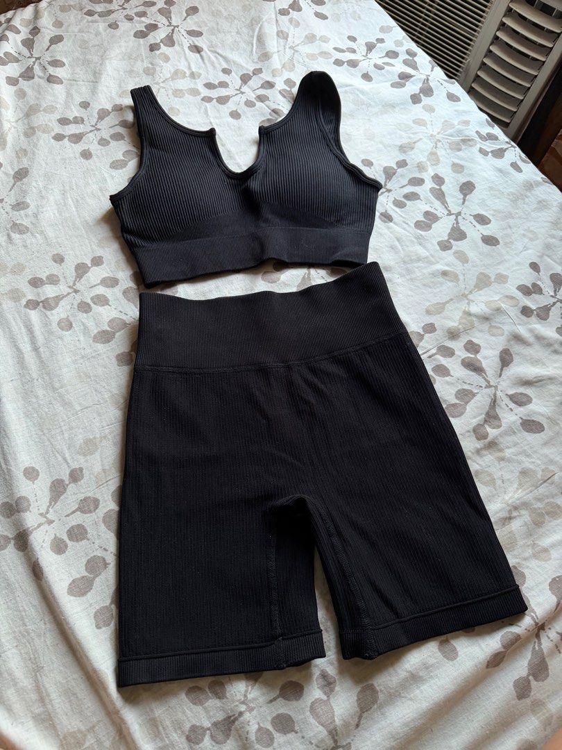 Activewear set in black (Category: Activewear) located in Quezon City. Submitted by nyeli (Listing ID 1404262732, Image 1). Description: Used once only Like new condition Fits xs to s or semi med, very stretchy I don’t repeat outfits after posting on my socials..
