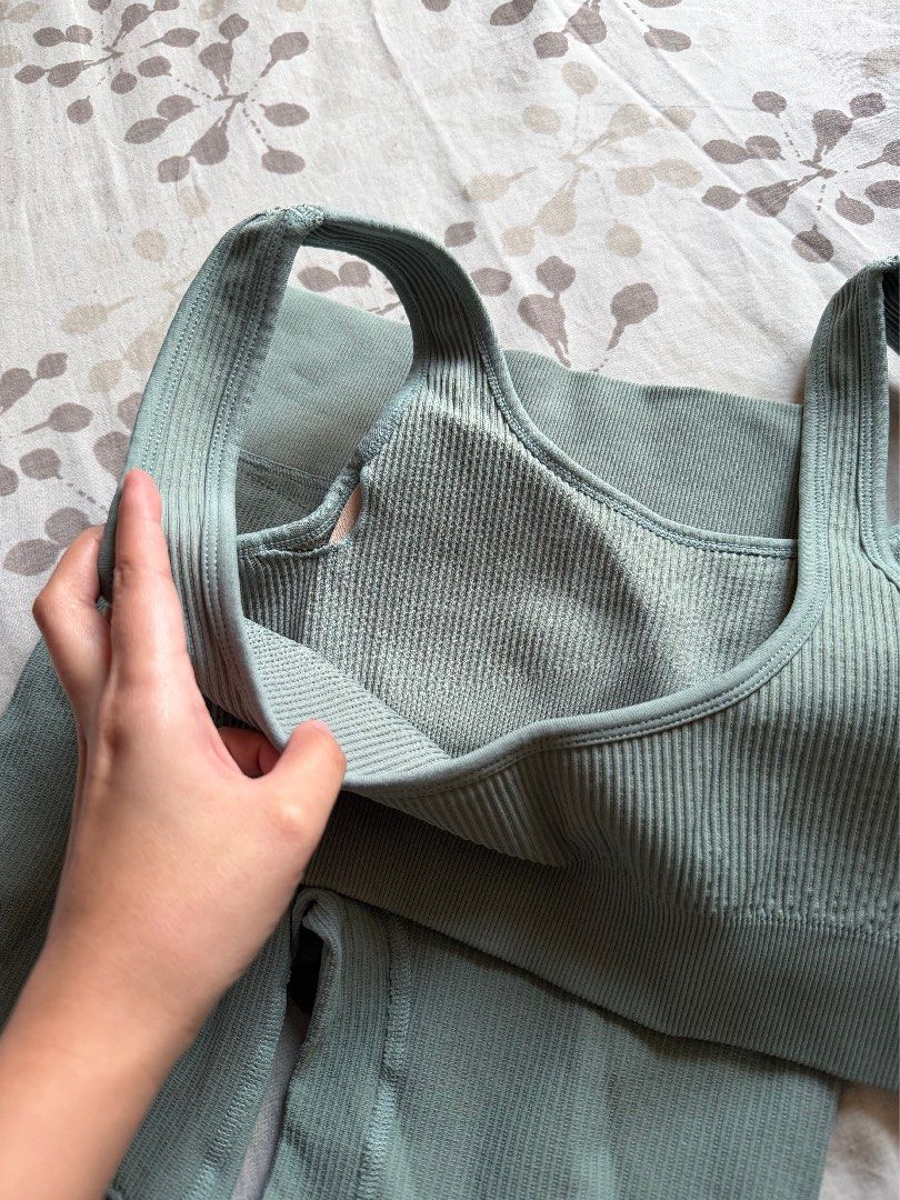 Activewear set in green (Category: Activewear) located in Quezon City. Submitted by nyeli (Listing ID 1404263662, Image 3). Description: Used once only Fits xs to s or semi medium I don’t repeat outfits after posting on my socials..