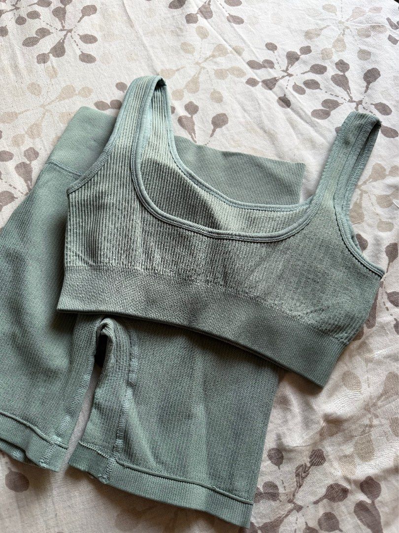 Activewear set in green (Category: Activewear) located in Quezon City. Submitted by nyeli (Listing ID 1404263662, Image 2). Description: Used once only Fits xs to s or semi medium I don’t repeat outfits after posting on my socials..