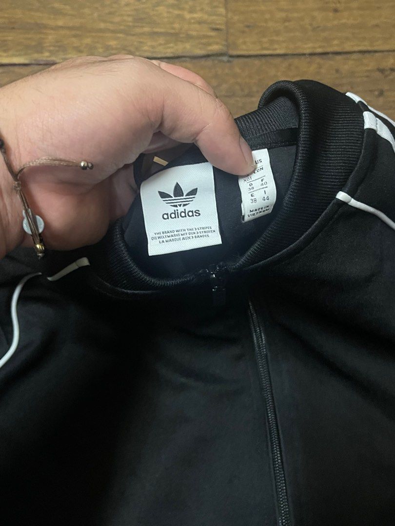 Adidas SST Track Jacket Black (Category: Coats, Jackets and Outerwear) located in Dumaguete. Submitted by markyooo (Listing ID 1404177998, Image 2). Description: RFS- Decluttering - 10/10 condition - 10/10 colorate - no issues .