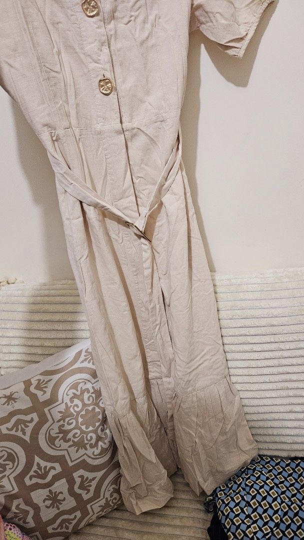 Air Space Beige Dress (Category: Dresses) located in Manila. Submitted by teilybam (Listing ID 1404349297, Image 3). Description: - Air Space beige dress - Button-down front - Tie waist - Short sleeves - Lightweight fabric - Neutral color - Versatile for various occasions.