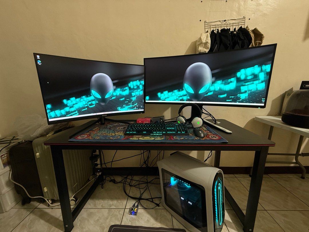 Alienware Gaming PC Setup with Dual Monitors (Category: Desktops) located in Manila. Submitted by kibayashirie (Listing ID 1404284882, Image 2). Description: .