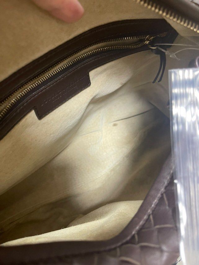 Bottega Veneta Hobo Bag (Category: Luxury Bags & Wallets) located in Pateros City. Submitted by ael.vil.iv57492 (Listing ID 1404235822, Image 3). Description: Small, Fondant With Dust Bag With Mirror Customized Box (not BV) No issues! Like New!.