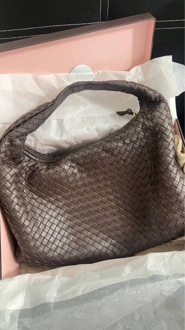 Bottega Veneta Hobo Bag (Category: Luxury Bags & Wallets) located in Pateros City. Submitted by ael.vil.iv57492 (Listing ID 1404235822, Image 1). Description: Small, Fondant With Dust Bag With Mirror Customized Box (not BV) No issues! Like New!.