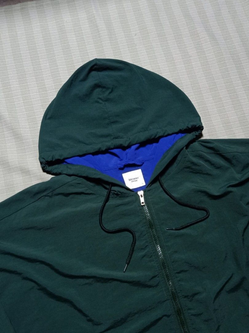 Browny Vintage Tri-Tone Windbreaker (Category: Coats, Jackets and Outerwear) located in Pasay City. Submitted by jay_gdz (Listing ID 1404221466, Image 2). Description: Browny Vintage Tri-Tone Windbreaker Dimes: 27W x 27L Excellent Condition Boxy Fit 9.8/10 Color Rate No issue .