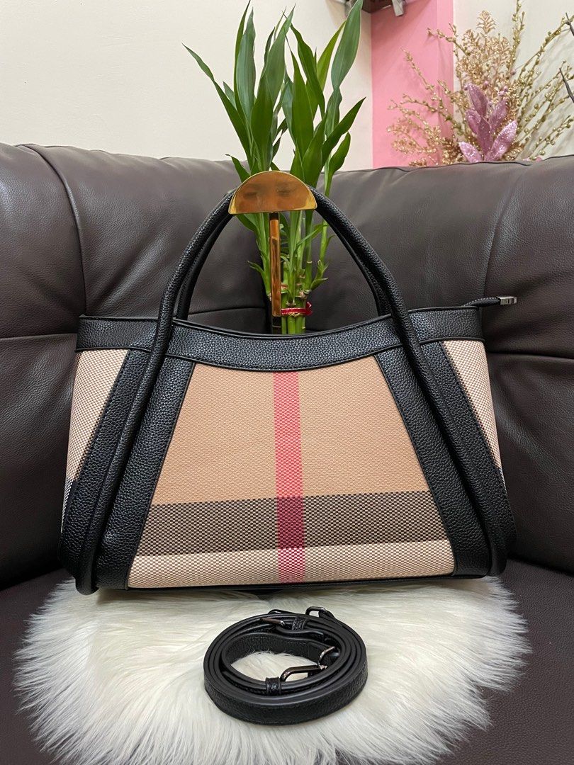 Burberry Two Way (Category: Luxury Bags & Wallets) located in Mandaue City. Submitted by ludz_0246 (Listing ID 1404320895, Image 1). Description: Two Way Dustbag Gold Hardware No flaw Korea Source.