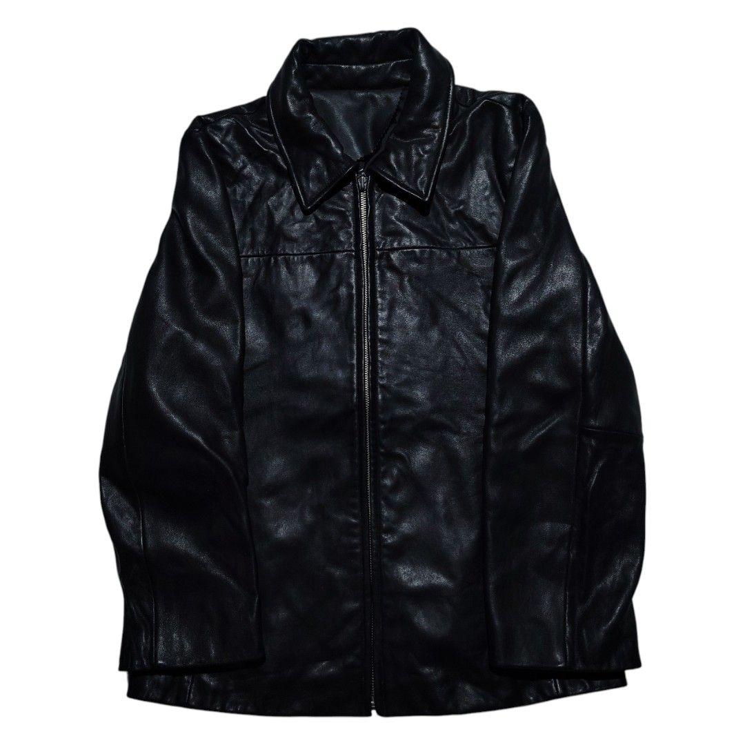 CAPACCI BLACK LAMBSKIN MOTO RACER LEATHER JACKET (Category: Coats, Jackets and Outerwear) located in Dinalupihan. Submitted by aizzeestuffs (Listing ID 1379087617, Image 1). Description: Material: Lambskin Leather Length : 26" Width :19" Shoulder : 17 " Sleeves : 22" Color may vary due to lighting. PM for more details..