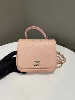 (Category: ) located in . Submitted by lovelotsluxury (Listing ID 1404332612, Image 1). Description: .