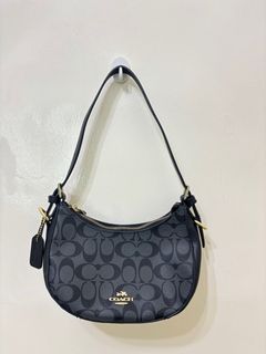 (Category: ) located in . Submitted by aspreloved14 (Listing ID 1404255155, Image 1). Description: .