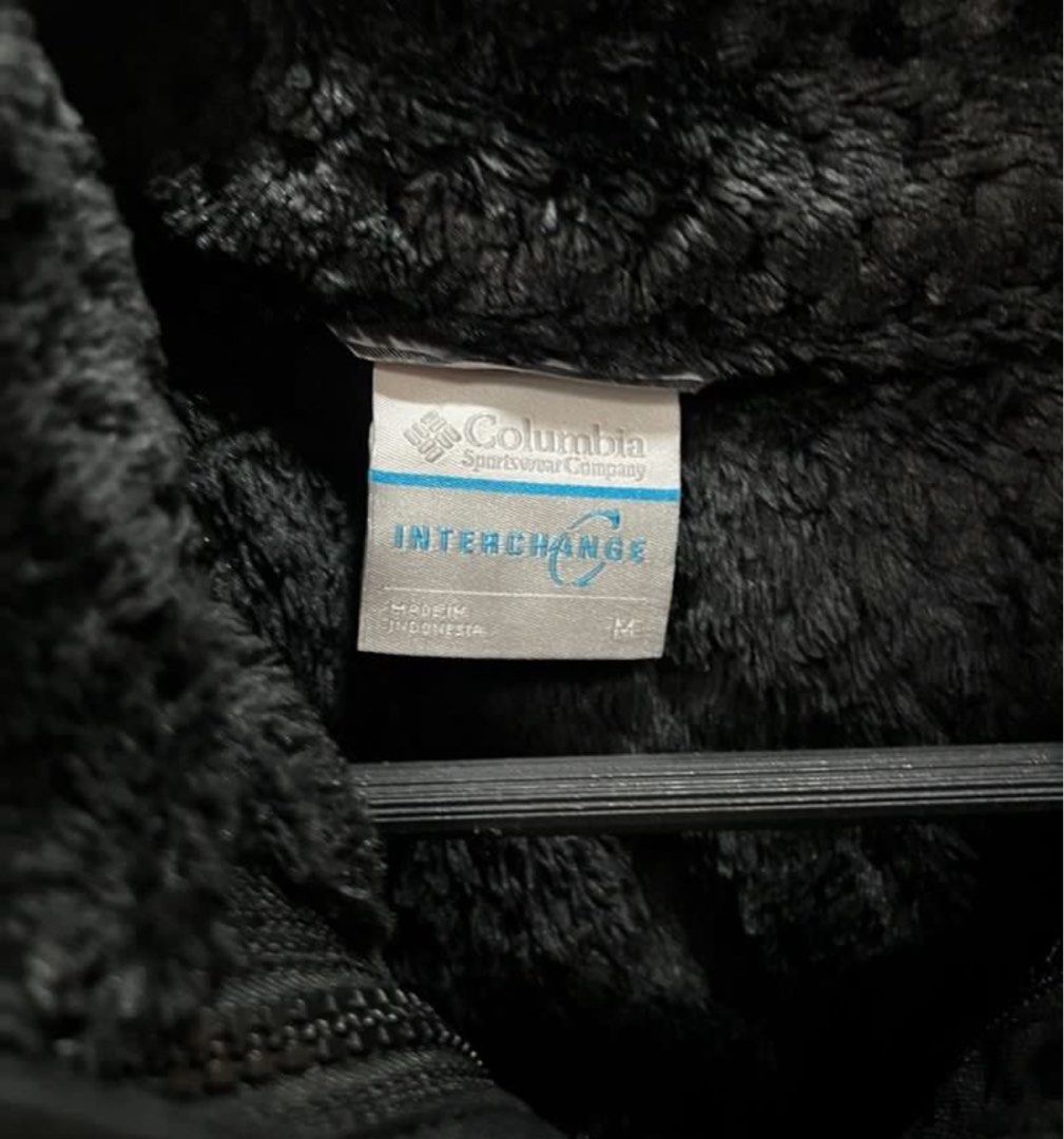 Columbia Black Winter Jacket Unisex (Category: Coats, Jackets and Outerwear) located in Cainta. Submitted by chainm (Listing ID 1404194610, Image 3). Description: .