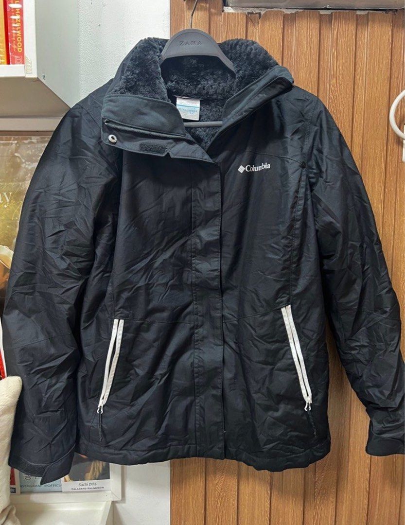 Columbia Black Winter Jacket Unisex (Category: Coats, Jackets and Outerwear) located in Cainta. Submitted by chainm (Listing ID 1404194610, Image 1). Description: .