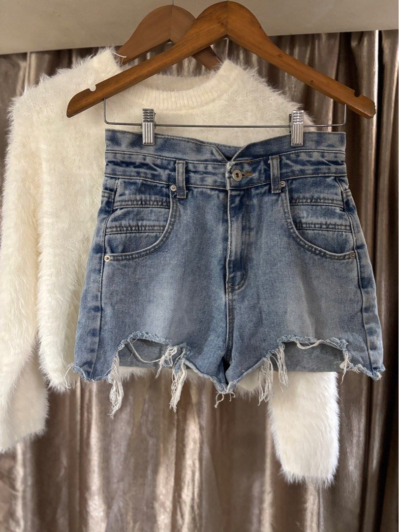 Denim Shorts with Frayed Hem (Category: Shorts) located in Caloocan City. Submitted by nnnprelovedclothes (Listing ID 1404362632, Image 2). Description: - Denim shorts with frayed hem - Size: 28-29 inch waist, 14 inch length - Comfortable fit.