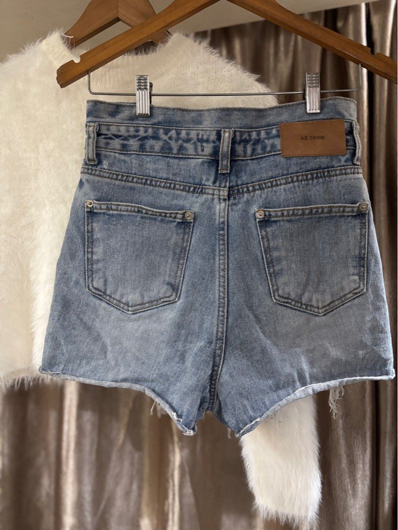 Denim Shorts with Frayed Hem (Category: Shorts) located in Caloocan City. Submitted by nnnprelovedclothes (Listing ID 1404362632, Image 3). Description: - Denim shorts with frayed hem - Size: 28-29 inch waist, 14 inch length - Comfortable fit.