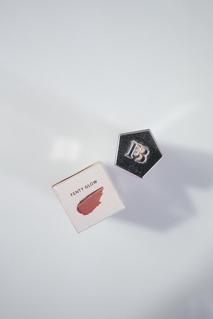FENTY BEAUTY Gloss Bomb (Fenty Glow) (Category: Makeup) located in Quezon City. Submitted by jeanbacheng (Listing ID 1404349921, Image 2). Description: Shade: Fenty Glow Comes with original box Applicator visible in photos RFS: Almost never used. Casing only chipped from being in my makeup bag for quite some time 😅 Payment via BPI or Gcash Shipping c/o buyer if Grab or Lalamove Buy more free shipping via Flash/GGX/J&T.