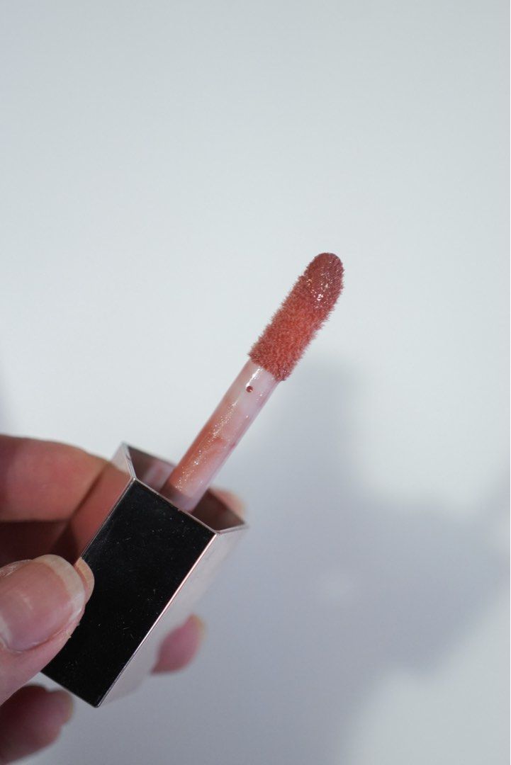 FENTY BEAUTY Gloss Bomb (Fenty Glow) (Category: Makeup) located in Quezon City. Submitted by jeanbacheng (Listing ID 1404349921, Image 3). Description: Shade: Fenty Glow Comes with original box Applicator visible in photos RFS: Almost never used. Casing only chipped from being in my makeup bag for quite some time 😅 Payment via BPI or Gcash Shipping c/o buyer if Grab or Lalamove Buy more free shipping via Flash/GGX/J&T.