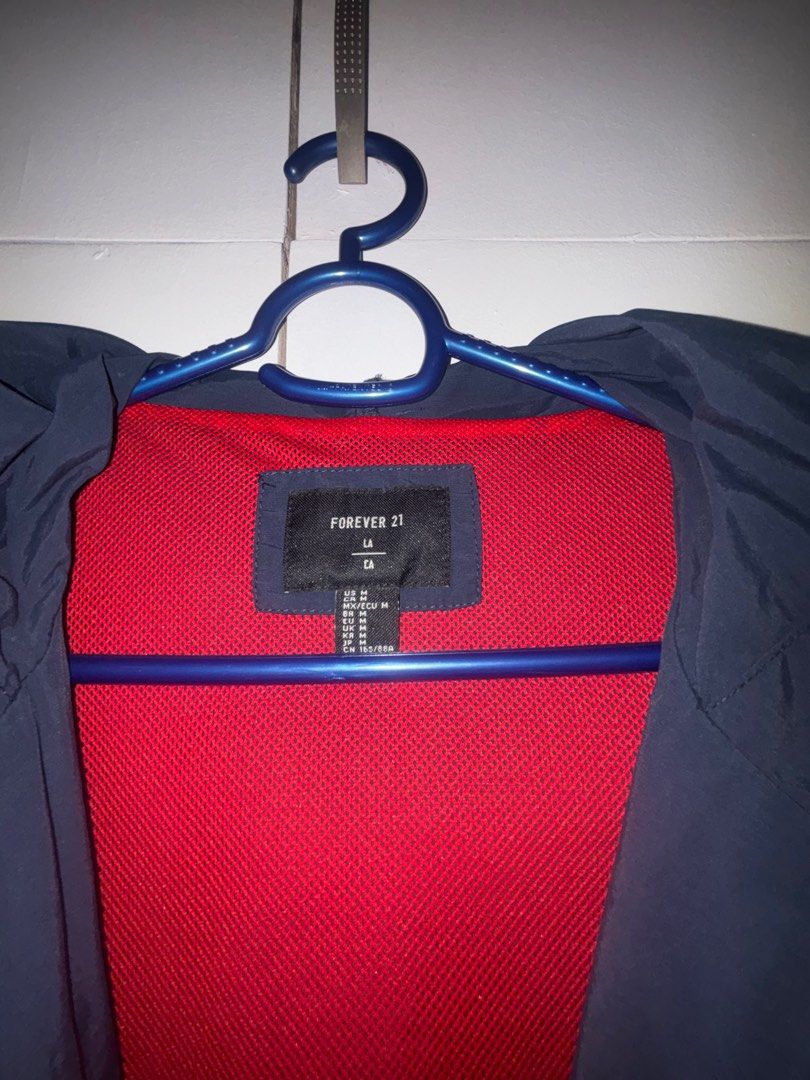 Forever 21 Los Angeles Jacket (Windbreaker) (Category: Coats, Jackets and Outerwear) located in Quezon City. Submitted by caughtdistilled (Listing ID 1404309457, Image 3). Description: Oversized fit (Can be for men too) Flaw: Nawala na po yung strings nya pero functional parin All zippers are working J&T/Lalamove QC area Gcash/Bank Transfer MOP only.