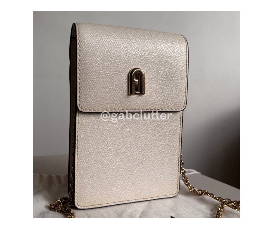 Furla Ares Phone Bag Grey (Category: Luxury Bags & Wallets) located in Manila. Submitted by gabclutter (Listing ID 1404243687, Image 2). Description: 👛 Lightly Used • Authentic Leather • With Dust Bag Chic and compact Furla Ares phone bag in a versatile grey tone. ✨ Details: - Authentic Furla Ares Phone Bag - Made with genuine/authentic leather - Lightly used, very well-maintained - Comes with original dust bag - Fits phone, cards, and small ess