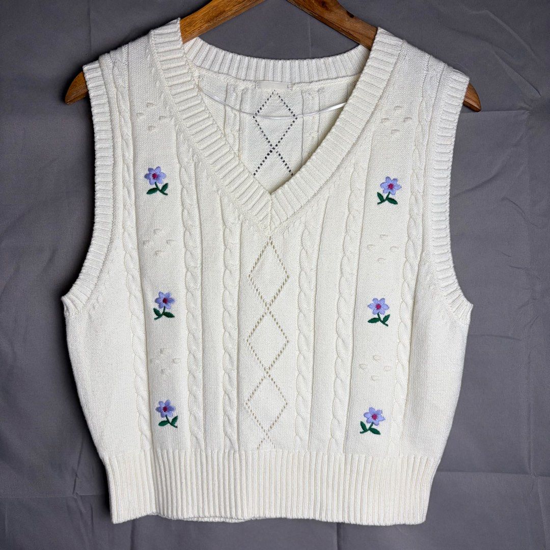 GU by Uniqlo Knitted Vest (Category: Sleeveless) located in Bacoor. Submitted by thrifterrifix (Listing ID 1404303674, Image 1). Description: Very good condition! Color: White Cream/Dirty White Size on tag: Large Dimes: 20.5”L x 19”W Stretchable With sewn flowers (not patch) .