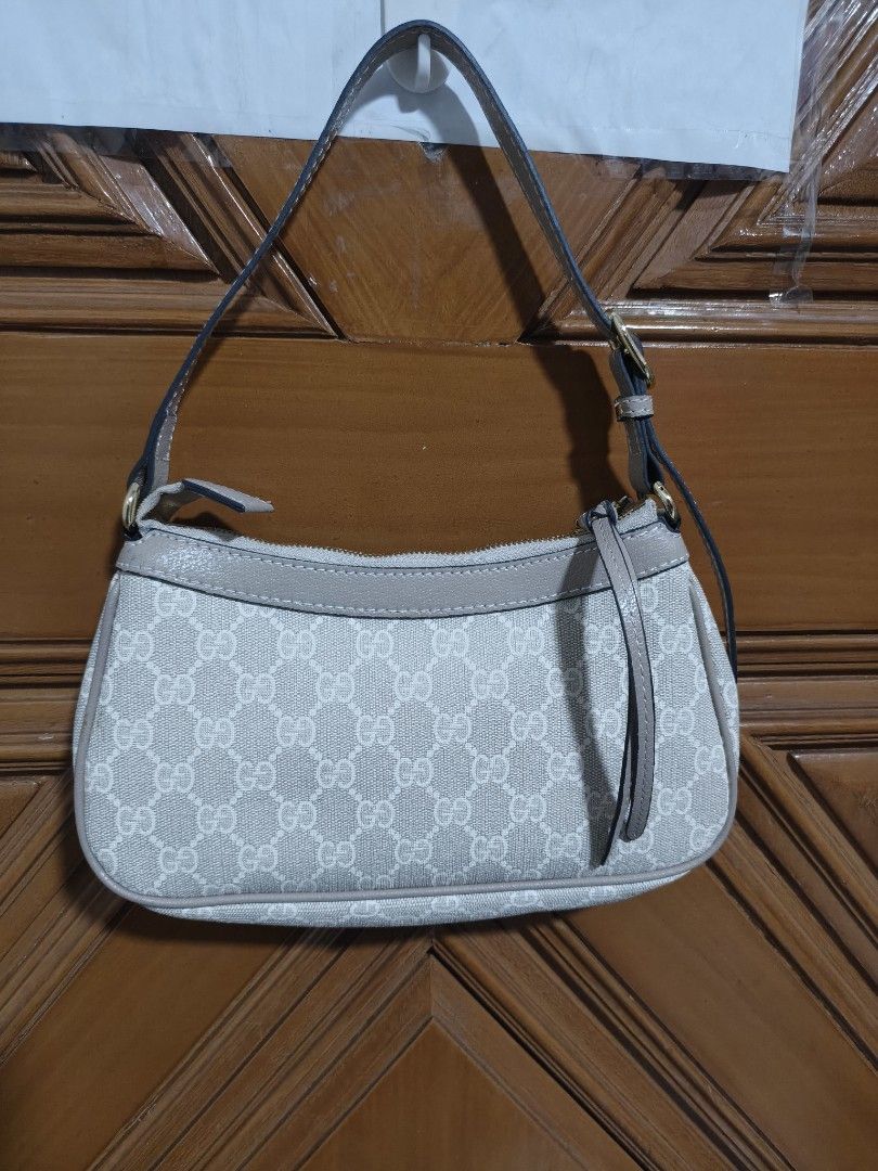 Gucci baguette (Category: Luxury Bags & Wallets) located in Quezon City. Submitted by glitz4chix (Listing ID 1404196065, Image 3). Description: .