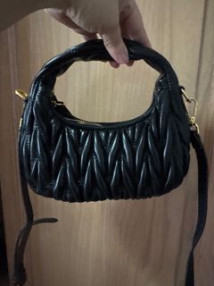(Category: ) located in . Submitted by brigidcollections (Listing ID 1404235956, Image 1). Description: .