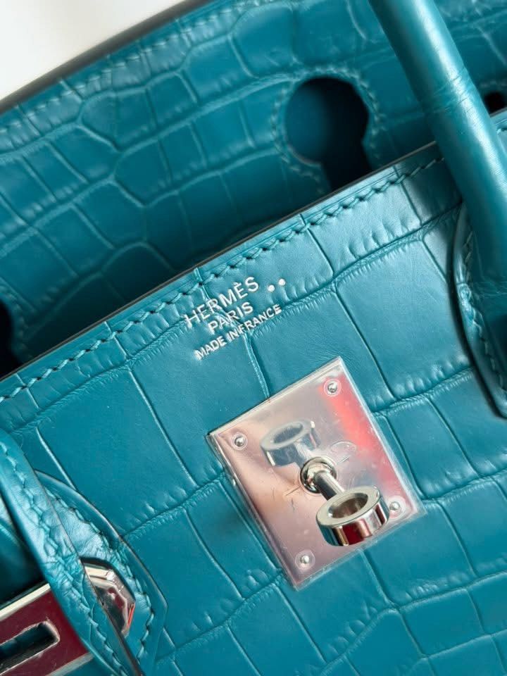 hermes birkin 30 alligator local only (Category: Tote Bags) located in Angeles City. Submitted by luxurybagphilippines_byqueen (Listing ID 1404262554, Image 3). Description: local not highest so expect the quality matte no cert 30cm posted ph supp onhand napo yan.