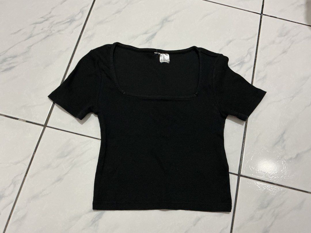 H&M Black Square Neck Ribbed Top (Category: Shirts) located in Manila. Submitted by garlicbread19 (Listing ID 1404252769, Image 1). Description: - H&M Black Top - Size: XXS - Style: Square neckline, short sleeves - Fabric: Ribbed - Color: Solid Black -Cropped Top.