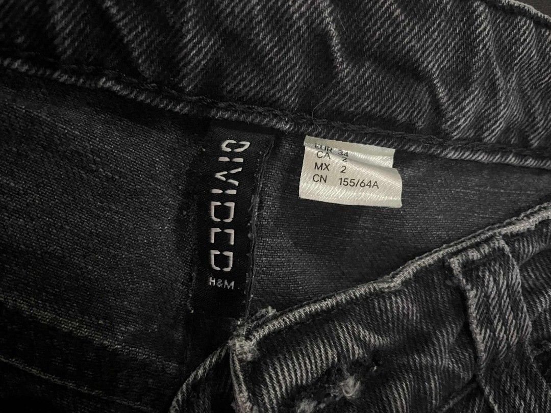 H&M DIVIDED BAGGY DENIM JEANS - BLACK (Category: Jeans) located in Las Pinas. Submitted by lenaa43___ (Listing ID 1400599047, Image 2). Description: - Suitable for xs - Has pockets - Original H&M - MOP: Gcash - MOD: J&T.