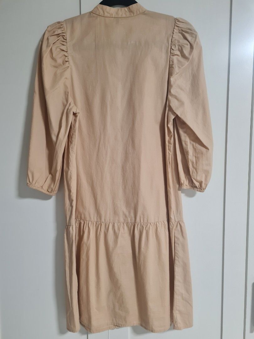H&M dress (Category: Dresses) located in Las Pinas. Submitted by thegentlethread (Listing ID 1404178364, Image 3). Description: used once size xs on tag khaki brown 34" long 12" shoulder 17" sleeves fix price gcash or bpi online only jnt shipping fee 65 metromnila.