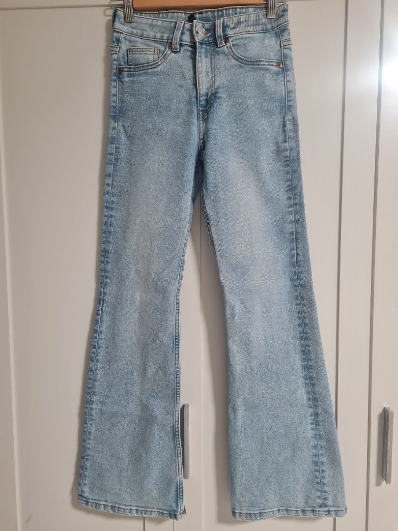 H&M mid waist flare pants (Category: Jeans) located in Las Pinas. Submitted by thegentlethread (Listing ID 1404181074, Image 1). Description: use less than 5x (a 12yr old girl) like new size 34 on tag 39" long divided h&m gcash or bpi online only jnt shipping 65 metromnila.