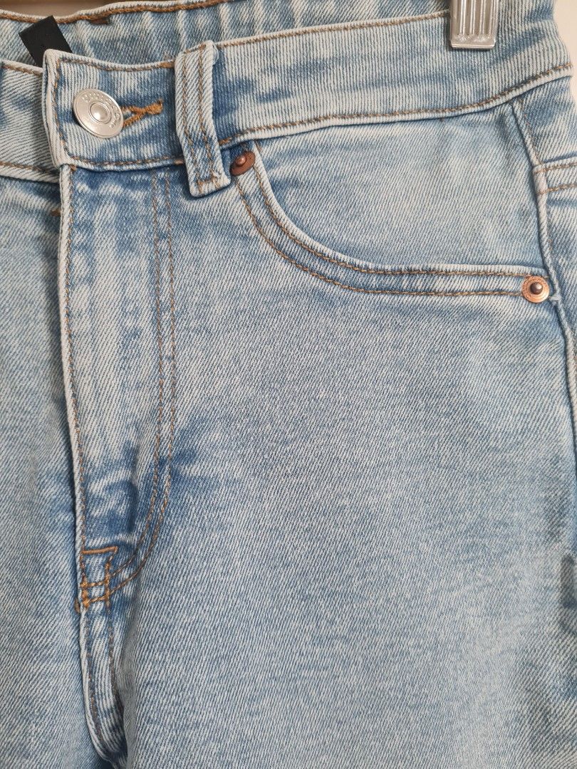 H&M mid waist flare pants (Category: Jeans) located in Las Pinas. Submitted by thegentlethread (Listing ID 1404181074, Image 2). Description: use less than 5x (a 12yr old girl) like new size 34 on tag 39" long divided h&m gcash or bpi online only jnt shipping 65 metromnila.