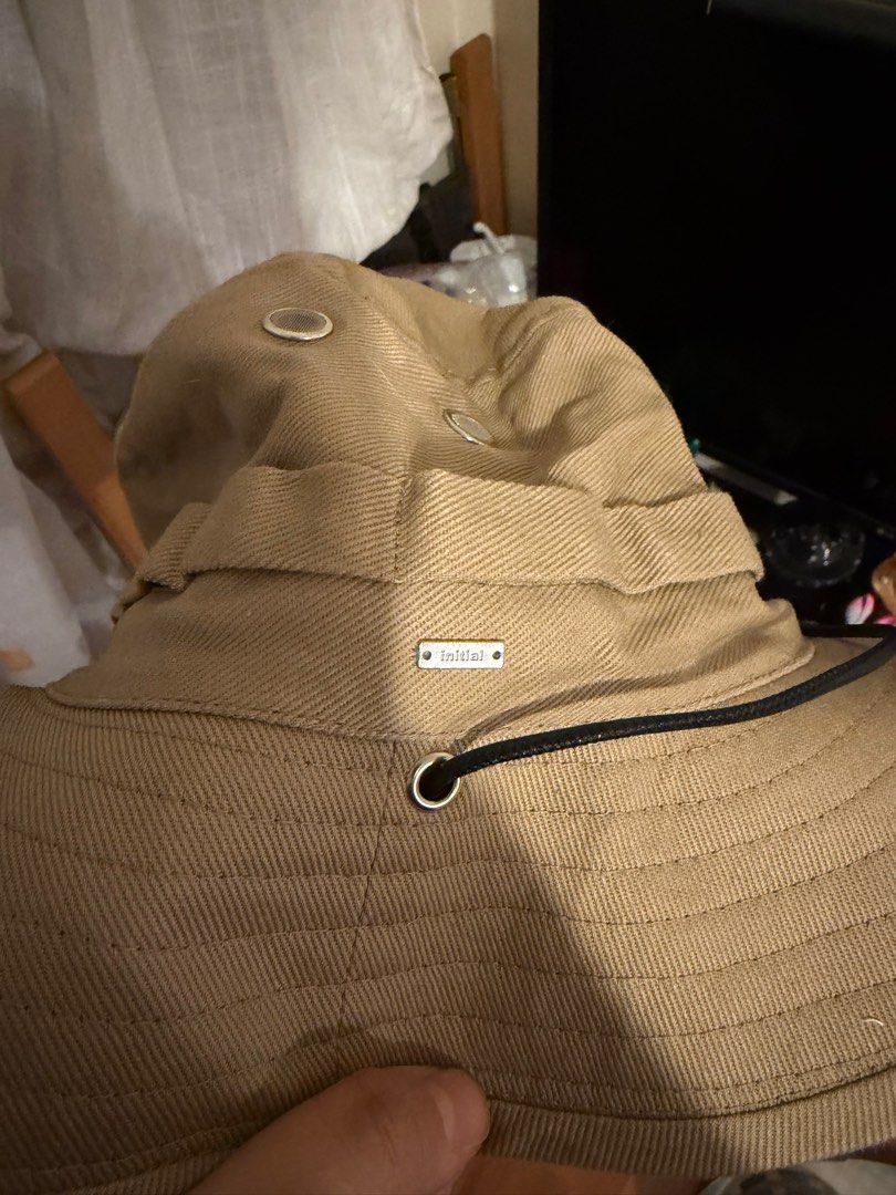 Initial hat cap （分類：棒球帽、帽）位於 Hong Kong。 由 lam77777 提交（商品編號 1404307112，圖片 2）。簡介： Brand new Org price $580 Trade in quarry bay/Taikoo MTR。