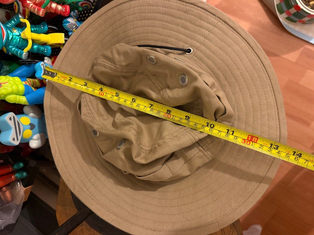 Initial hat cap （分類：棒球帽、帽）位於 Hong Kong。 由 lam77777 提交（商品編號 1404307112，圖片 4）。簡介： Brand new Org price $580 Trade in quarry bay/Taikoo MTR。