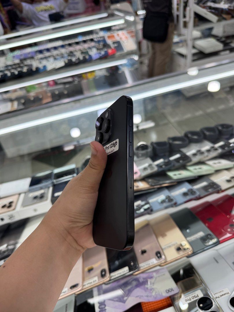 Iphone 16 Pro 128gb FU DUALSIM 97% Batt complete (Category: iPhone 16 Series) located in San Juan City. Submitted by keannagadgetph (Listing ID 1404179000, Image 3). Description: Available Units for today's POST! Iphone 16 Pro / 128gb / FU / HK / Complete - good condition - 97% Makinis - good battery - no issue / repair - Any colors available ~ Accepting SWAP / TRADE IN / INSTALLMENT / BINTA UNIT ~ CASH ON DELIVERY METRO MANILA / LBC PAYMENT FIRS