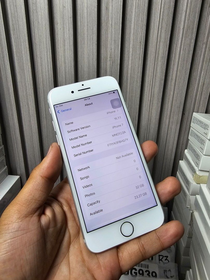 Iphone 7 (Category: iPhone 7 Series) located in San Mateo. Submitted by clevershark_6ab73a (Listing ID 1404304352, Image 2). Description: Iphone 7 32GB Fu openline 86% Battery health No issue Working Fingerprint print Inclusion Charger , Case Php 2,990 Location Qc commonwealth We accept online payment gcash,Maya, Bank Transfer. And Lalamove,LBC cod,cop Willing to downpayment for assurance.