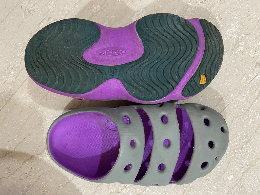 Keens Yogui Scandal (Category: Flipflops and Slides) located in Singapore. Submitted by fruitsnjuice (Listing ID 1404326782, Image 3). Description: Rare color Used so not for fussy ppl Bought like $90 Now $40 Price firm Deal at Serangoon ave2 Nr nex Goods once sold is non refund or exchange 1st come 1st get. .