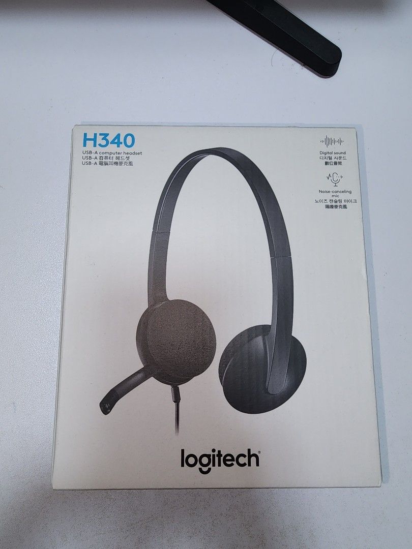 Logitech Headset (Category: Headphones & Headsets) located in Kajang. Submitted by wansyaz81 (Listing ID 1404184283, Image 2). Description: Logitech Headset Condition 9/10 Cod Kajang / Bangi.