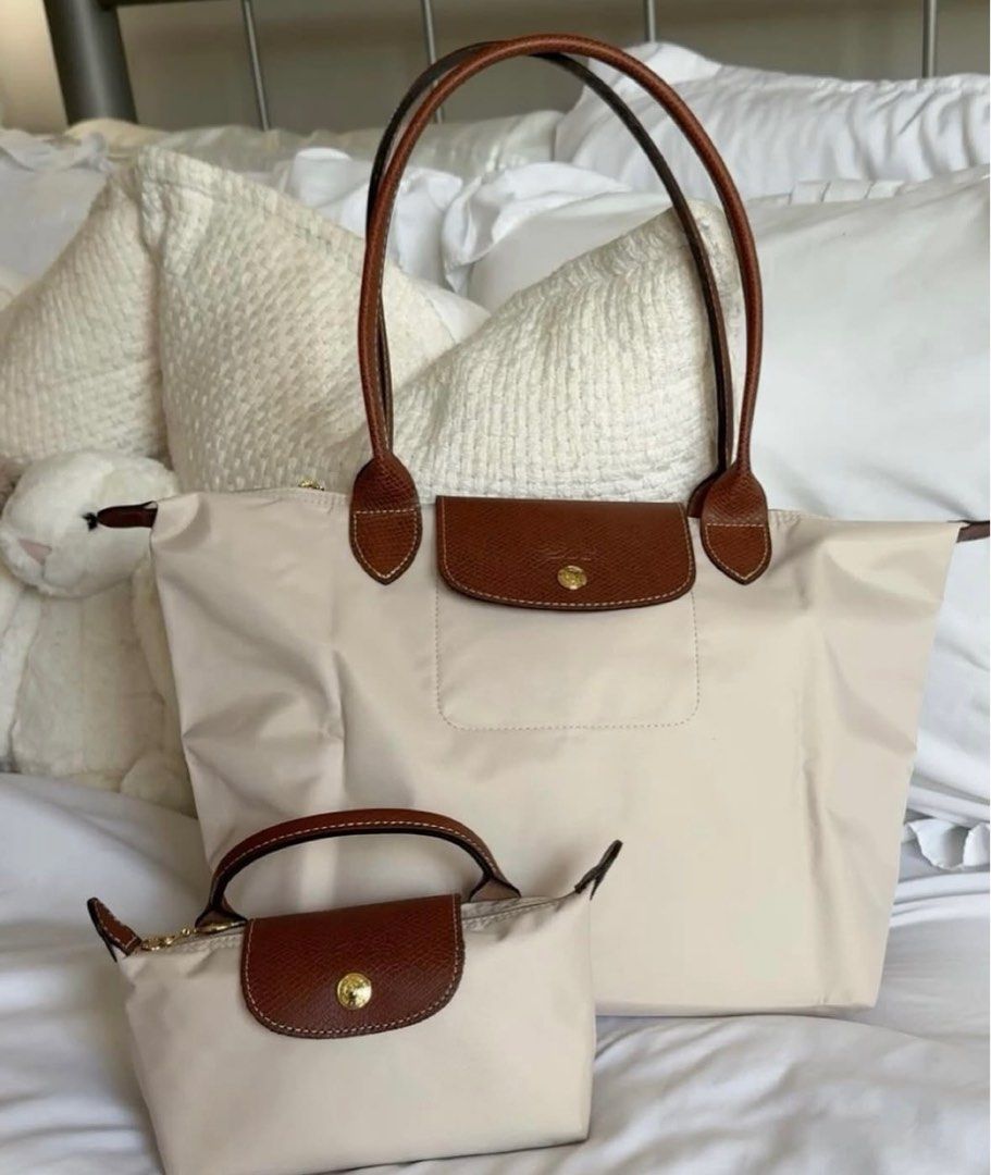 Longchamp classic MLH Paper (Category: Luxury Bags & Wallets) located in Bacolod City. Submitted by poppylouri.ph (Listing ID 1404243783, Image 1). Description: Longchamp medium long handle. ONHAND. Mini preorder only. Authentic. Pay now ship tomorrow. Brandnew. .