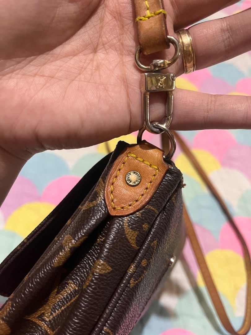 LV favorite (Category: Luxury Bags & Wallets) located in Tagum. Submitted by evangelama96465 (Listing ID 1404274498, Image 3). Description: LV favorite monogram from ukay Coded Has minor flaws bawal sa maarte Authenticity not guaranted.