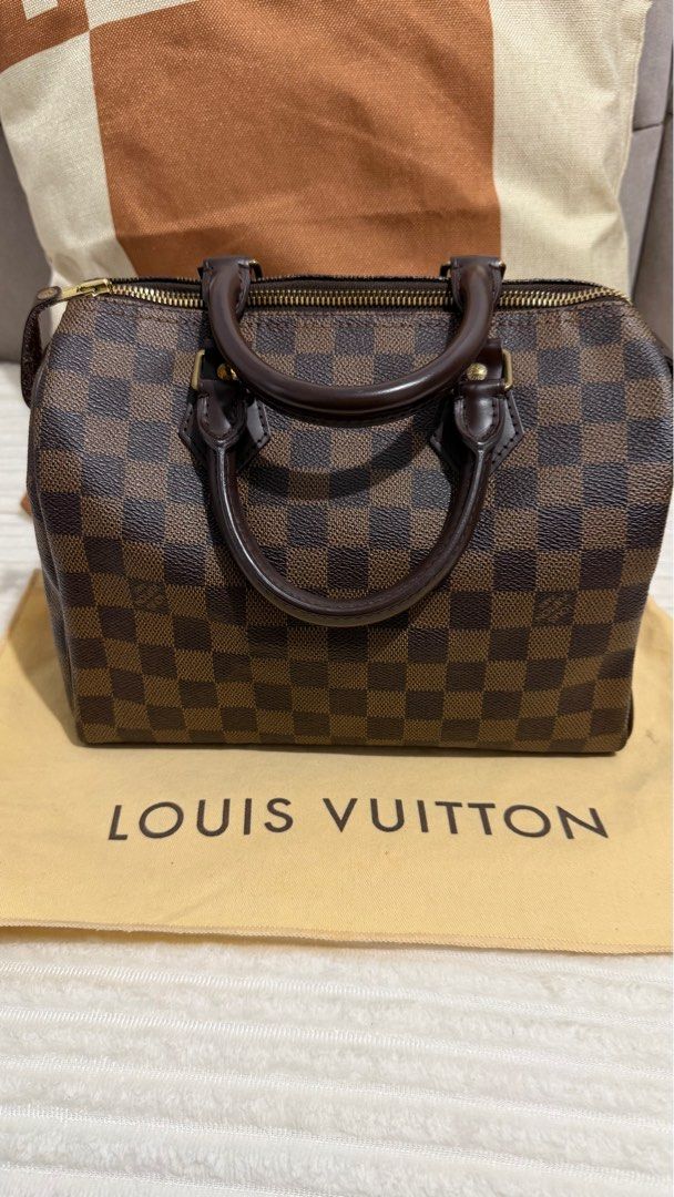 LV Speedy 25 damier (Category: Luxury Bags & Wallets) located in Quezon City. Submitted by TresAiram (Listing ID 1404186358, Image 1). Description: Authentic LV speedy 25 Coded.
