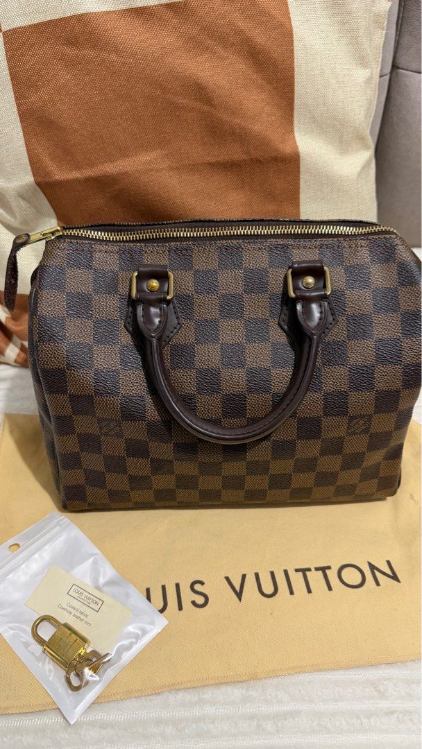 LV Speedy 25 damier (Category: Luxury Bags & Wallets) located in Quezon City. Submitted by TresAiram (Listing ID 1404186358, Image 2). Description: Authentic LV speedy 25 Coded.