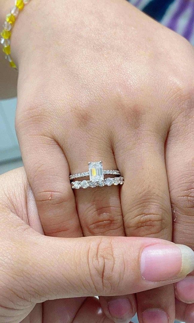 Moissanite Engagement ring 💍 (Category: Rings) located in Manila. Submitted by szairajewel (Listing ID 1404195504, Image 1). Description: With Certificate and complete inclusion. Message me for more info..